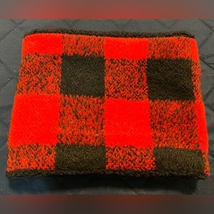 ***Very warm & cozy Buffalo Plaid neck warmer.